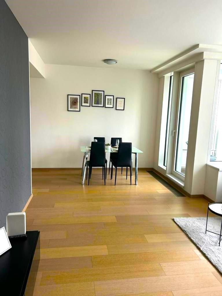 Skau Panorama Family & Business Apartment City View Free Parking Bratislava Buitenkant foto
